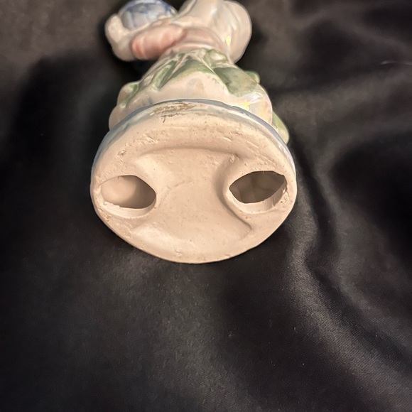 A GIRL WITH HER FRUIT BASKET FIGURINE - Picture 6 of 6